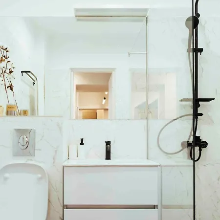 Διαμέρισμα Bright 2br Flat - Location - Amazing Balconies *
